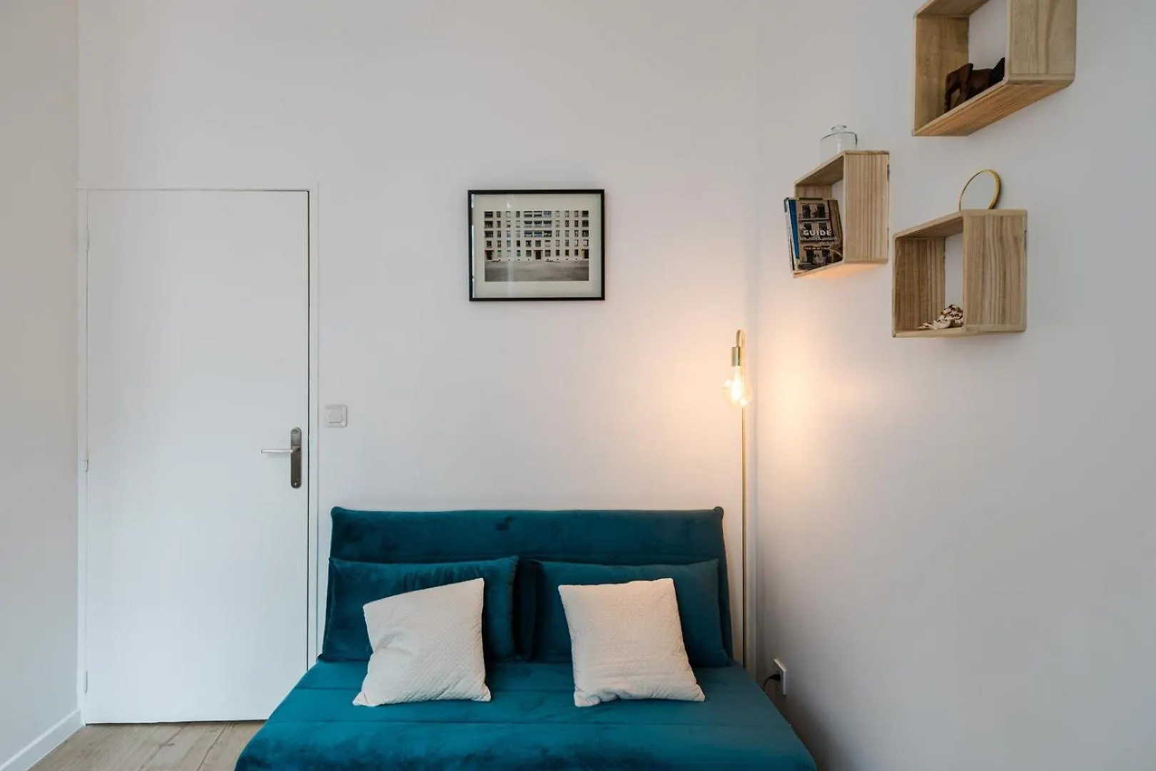 Bright, Relaxing City-Centre Apartment Ail location