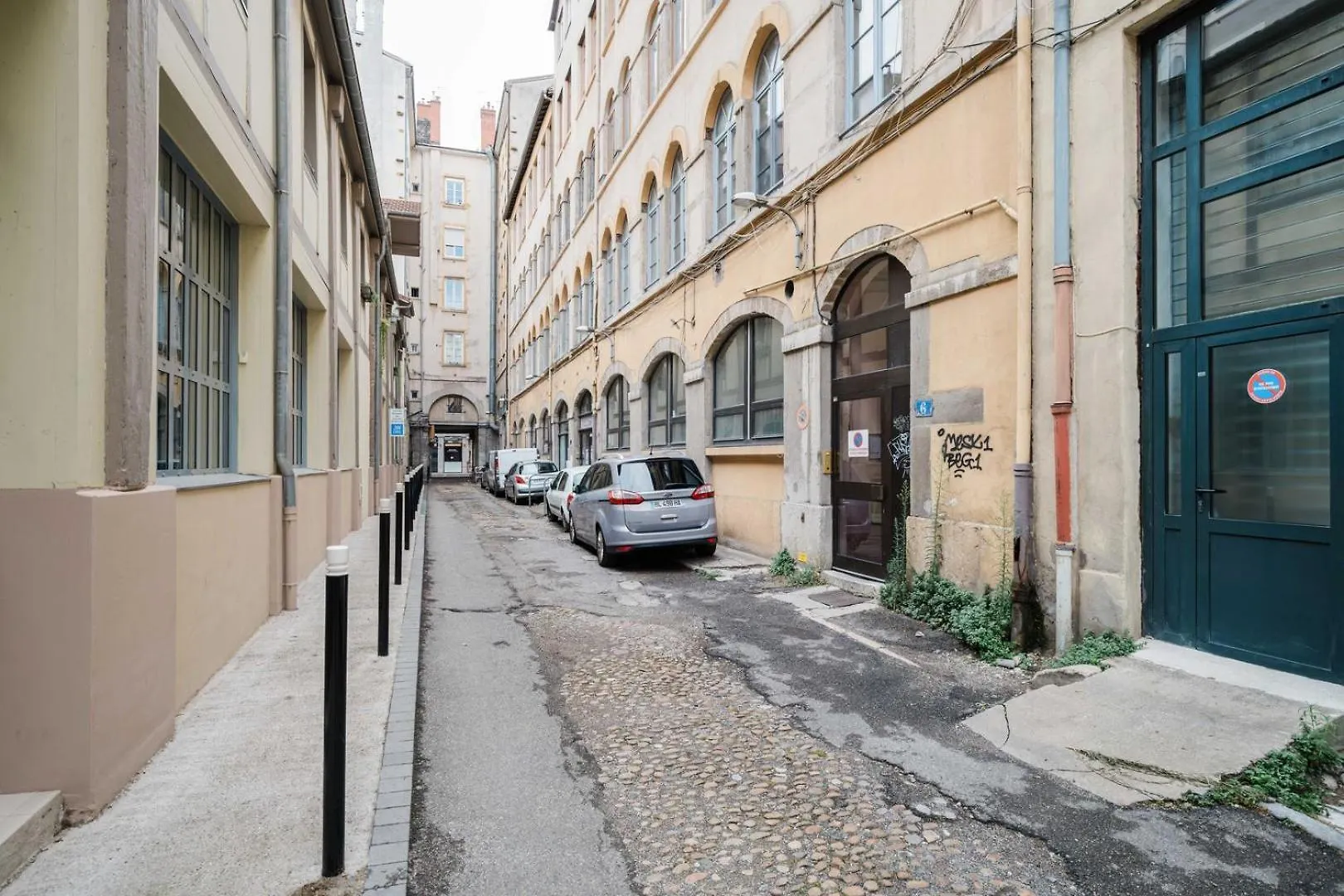 Bright, Relaxing City-Centre Apartment Ail Lyon France
